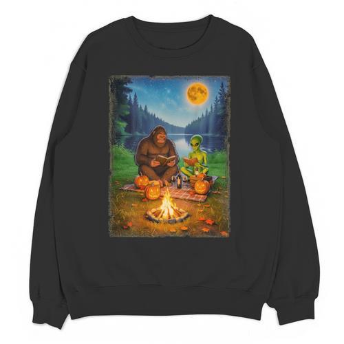 Bigfoot And Alien Reading Books Campfire Halloween Unisex Sweatshirt - Bookorys DE