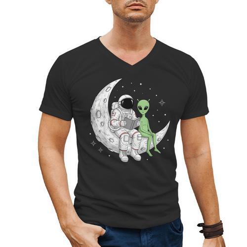 Astronaut Reading Book To Alien Moon Space Book Lover Men Men's V-Neck T-Shirt - Bookorys DE