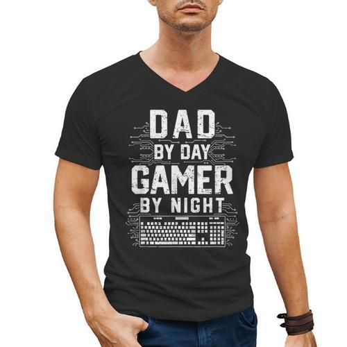 Dad By Day Gamer By Night PC Gaming Gift Men's V-Neck T-Shirt - Father's Day Fun