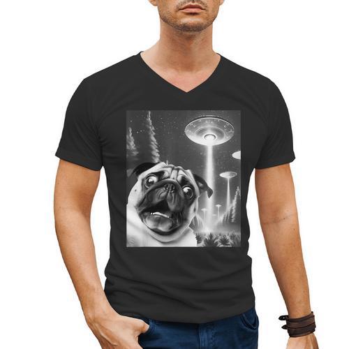 Pug Alien UFO Taking a Selfie Dog Mom Dad Men's V-Neck T-Shirt - Father's Day Fun