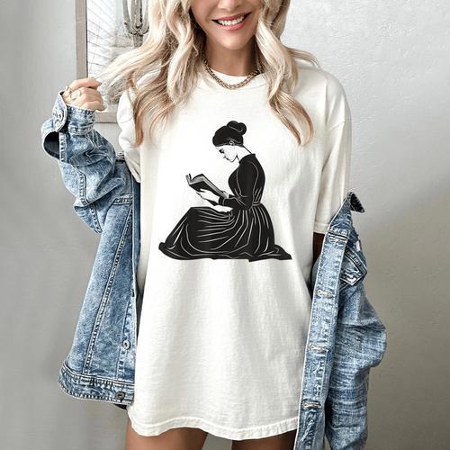 Emily Dickinson Reading A Book Women's Comfort Colors T-Shirt - Bookorys DE