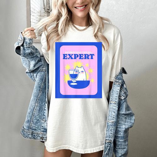 Fun Cute Introvert Cat Character With Wine Women's Comfort Colors T-Shirt - Raresse