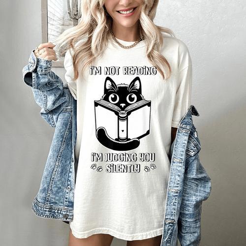I’m Not Reading I’m Judging You Silently Fun Cat Book Lover Women's Comfort Colors T-Shirt - Bookorys AU