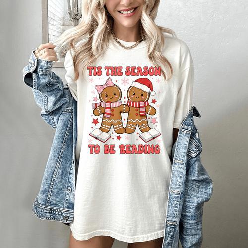 Tis The Season Reading Christmas Shirt Book Lovers Teacher Women's Comfort Colors T-Shirt - Bookorys