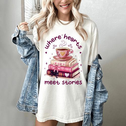 Where Hearts Groovy Meet Stories Coffee Books Valentines Day Women's Comfort Colors T-Shirt - Bookorys DE