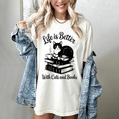 Life Is Better With Cats & Books Tuxedo Cat Mom Women Women's Comfort Colors T-Shirt - Bookorys DE