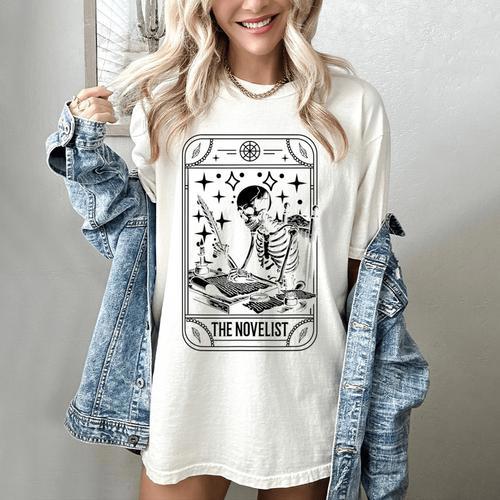 Writer Novelist Book Poetry Author Skeleton Tarot Card Women's Comfort Colors T-Shirt - Bookorys DE