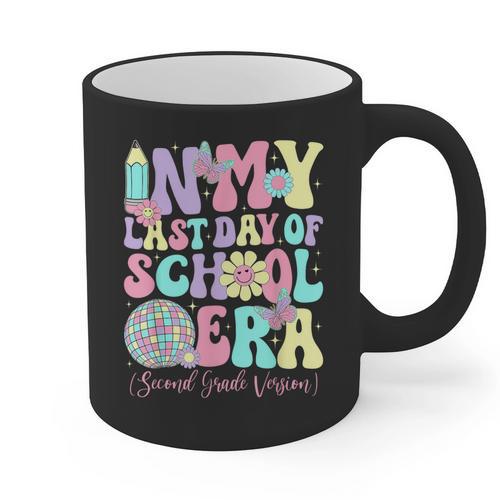 Groovy In My Last Day Of School Era Second Grade Graduation Graphic Print Coffee Mug - Best Gift Smart