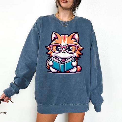 Adorable Book Lover Maine Coon Cat With Reading Glasses Cute Comfort Colors Sweatshirt - Bookorys