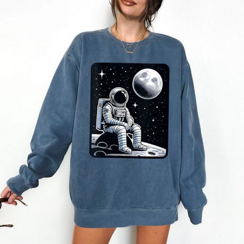 Aesthetic Spaceman Astronaut On The Moon Space Introvert Comfort Colors Sweatshirt - Raresse