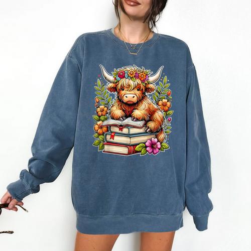 Bookworm Cute Highland Cow Reading Book Comfort Colors Sweatshirt - Bookorys