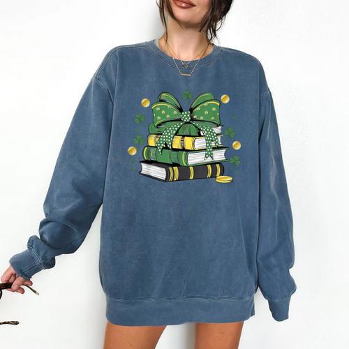 Coquette Bow Books St Patrick's Shamrock Bookworm Librarian Comfort Colors Sweatshirt - Bookorys CA