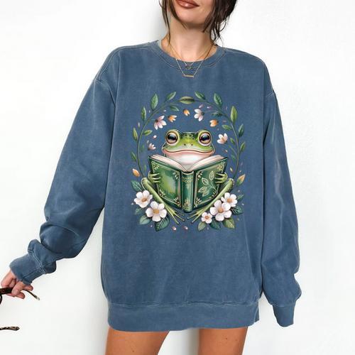 Cottagecore Whimsical Green Frog Read A Book Nature Flowers Comfort Colors Sweatshirt - Bookorys DE