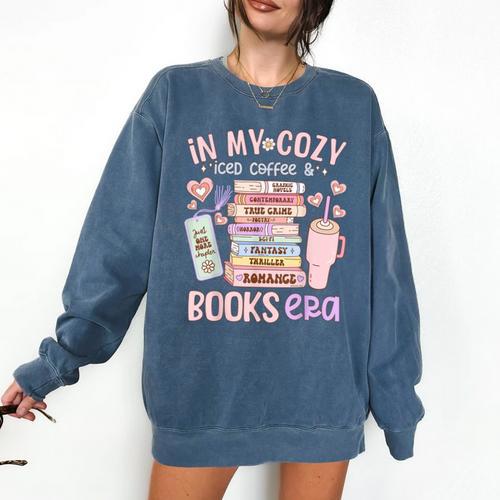 In My Cozy Iced Coffee And Books Era Comfort Colors Sweatshirt - Bookorys DE