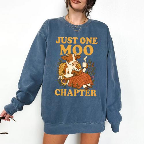 Floral Cow Reading Pun Just One More Chapter Cozy Book Lover Comfort Colors Sweatshirt - Bookorys DE