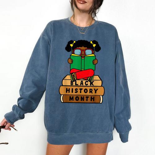 Girl Kid Reading Book Black History Month Bookworm Comfort Colors Sweatshirt - Bookorys UK
