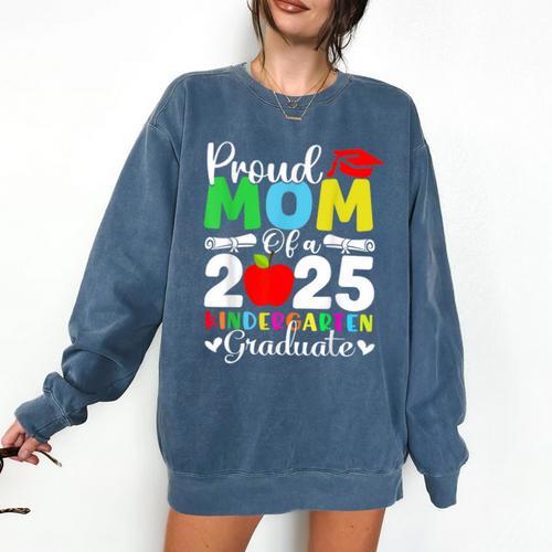 Graduation Proud Mom Of 2025 Kindergarten Graduate Comfort Colors Sweatshirt - Best Gift Smart