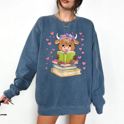 Highland Cow Reading Book Floral Bookworm Comfort Colors Sweatshirt - Bookorys DE