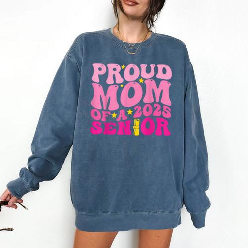 Proud Mom Of a 2025 Graduate Class Senior Graduation Mother Comfort Colors Sweatshirt - Best Gift Smart