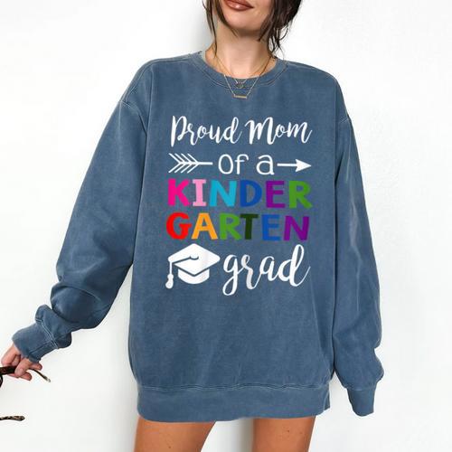 Proud Mom Of A Kindergarten Grad Shirt Graduation Comfort Colors Sweatshirt - Best Gift Smart