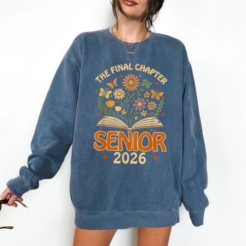 Senior 2026 Final Chapter Retro Book Lover Last First Day Comfort Colors Sweatshirt - Bookorys DE