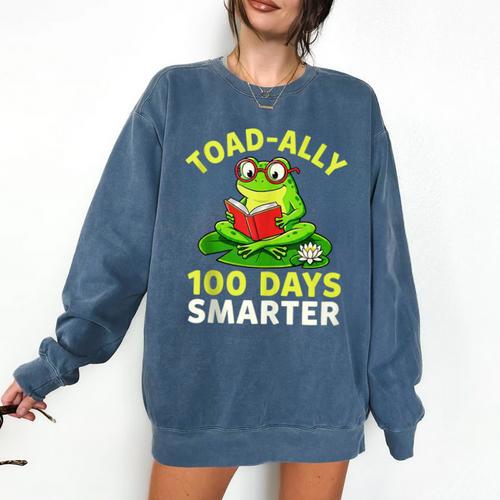 Toad-Ally 100 Days Smarter Frog Reading Book 100 School Day Comfort Colors Sweatshirt - Bookorys DE