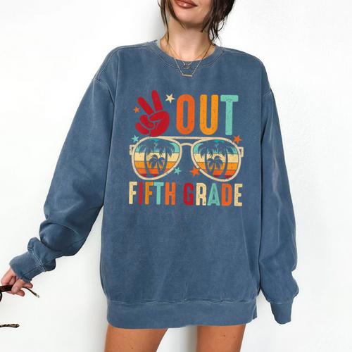 Vintage Peace Out 5th Grade Graduation Last Day Of School Comfort Colors Sweatshirt - Best Gift Smart