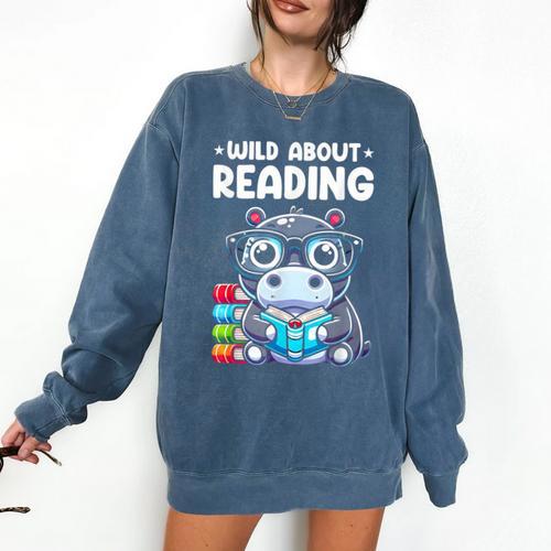 Wild About Reading Book Lover Hippo Comfort Colors Sweatshirt - Bookorys DE