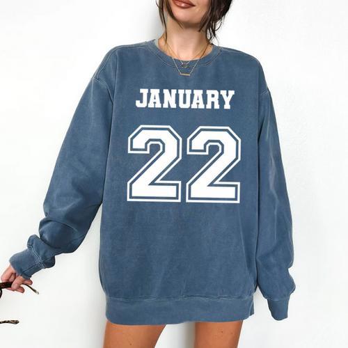 122 January 22 Birthday Wedding Graduation Event Date Comfort Colors Sweatshirt - Best Gift Smart
