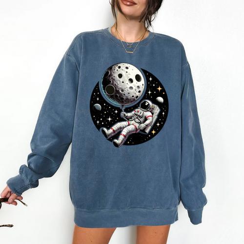 Astronaut Aesthetic Holding Moon Balloon Planets Introvert Comfort Colors Sweatshirt - Raresse