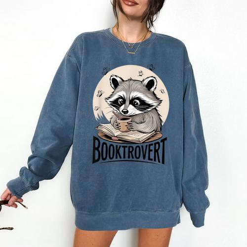 Booktrovert Raccoon Reading And Coffee For Book Lover Comfort Colors Sweatshirt - Bookorys AU