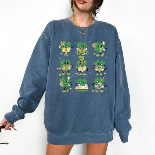 Cute Shamrock Reading Books St Patrick's Day Teacher Reading Comfort Colors Sweatshirt - Bookorys CA