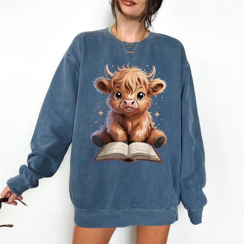 Highland Cow Reading Book Bookworm Comfort Colors Sweatshirt - Bookorys