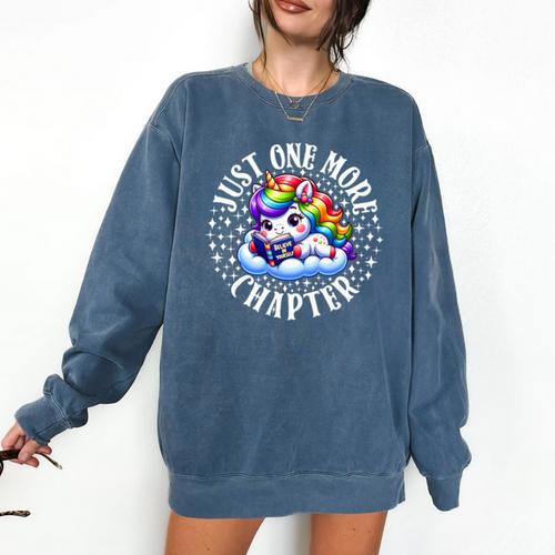 Just One More Chapter Bookish Book Unicorn Reading Book Comfort Colors Sweatshirt - Bookorys DE