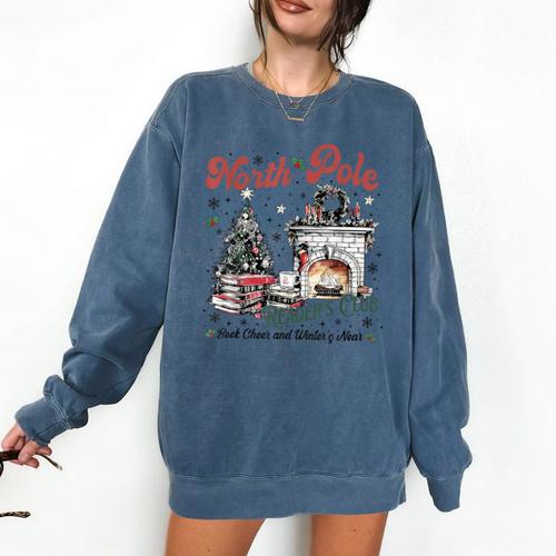 North Pole Book Club Book Lover Bookish Bookworm Christmas Comfort Colors Sweatshirt - Bookorys DE