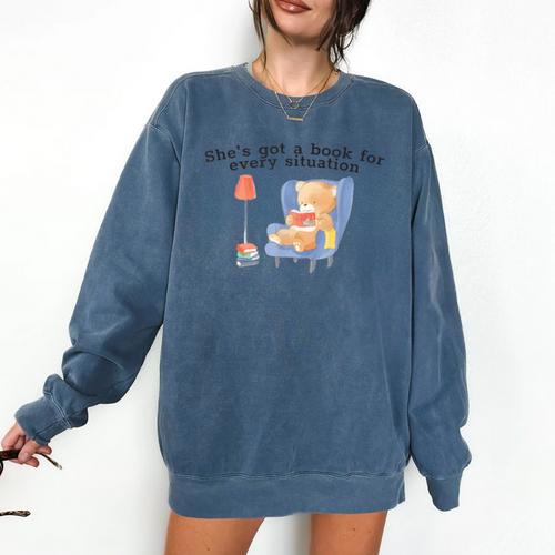 She's Got A Book For Every Situation Comfort Colors Sweatshirt - Bookorys DE