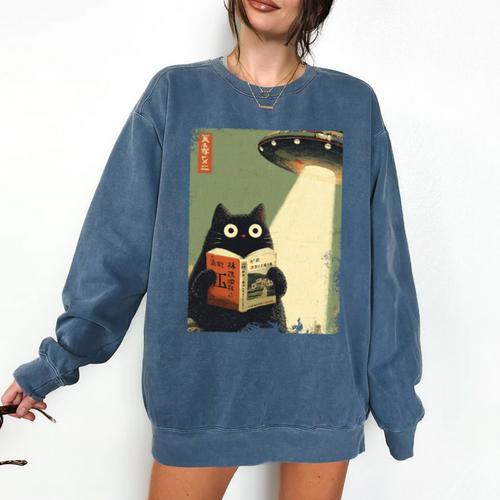 Vintage Japanese Cat Book Lovers UFO Alien Abduction Cat Dad Comfort Colors Sweatshirt - Bookorys AU