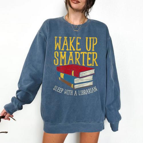 Wake Up Smarter Librarian Book Stack Premium Tri-Blend Comfort Colors Sweatshirt - Bookorys DE