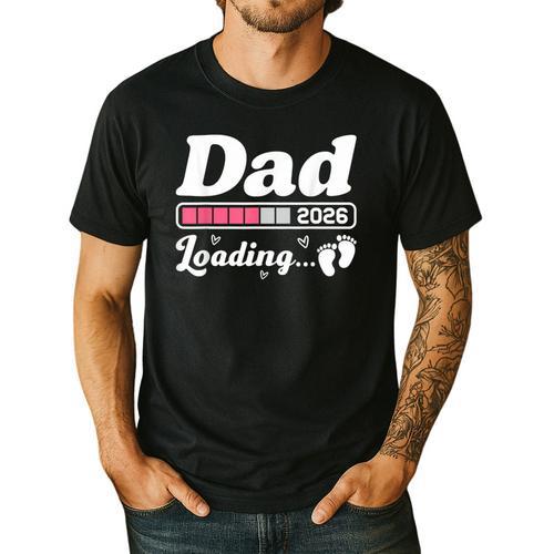 Dad To Be 2026 Loading Pink Pregnancy Reveal New Dad Daddy Men's Casual T-Shirt - Father's Day Fun