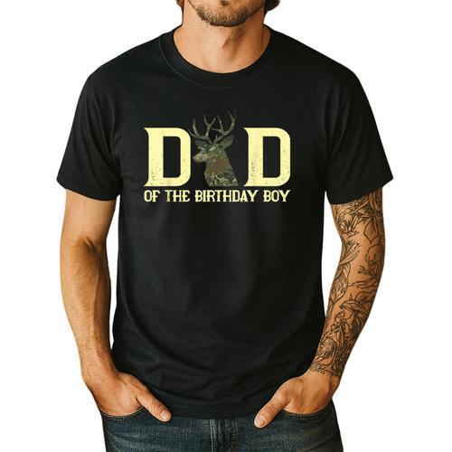 Dad Of The Birthday Boy Deer Hunter Camouflage Flag Men's Casual T-Shirt - Father's Day Fun