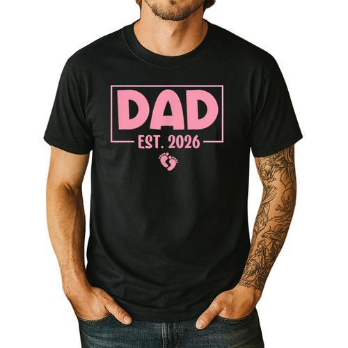 Dad Est 2026 Logo Daddy 2026 Soon To Be New Father 2026 Men's Casual T-Shirt - Father's Day Fun
