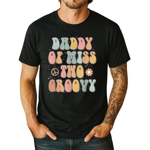 Daddy Dad Two Groovy Second Birthday Retro 2nd Bday Party Men's Casual T-Shirt - Father's Day Fun