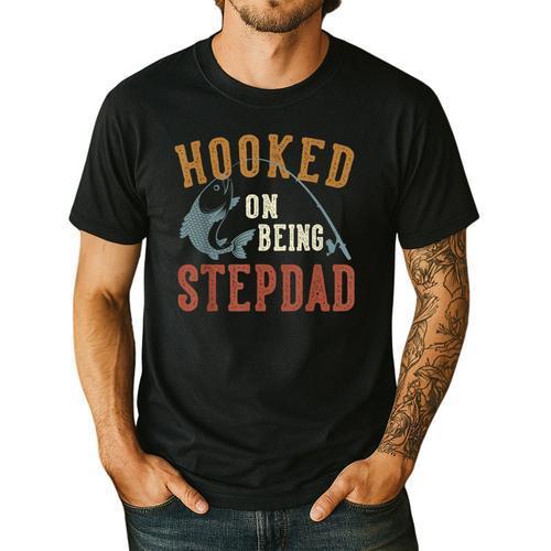 Hooked On Being Stepdad Father's Day Fishing Stepdad Men's Casual T-Shirt - Father's Day Fun