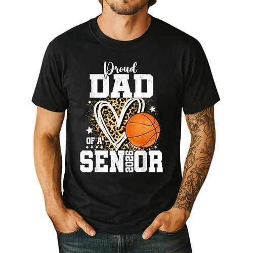 Proud Dad Of A 2026 Senior Basketball Graduation Leopard Men's Casual T-Shirt - Father's Day Fun