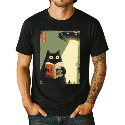 Vintage Japanese Cat Book Lovers UFO Alien Abduction Cat Dad Men's Casual T-Shirt - Father's Day Fun