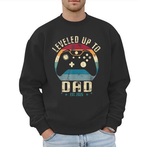 I Leveled Up To Dad 2025 Promoted To Daddy Soon To Be Father Men Sweatshirt - Father's Day Fun