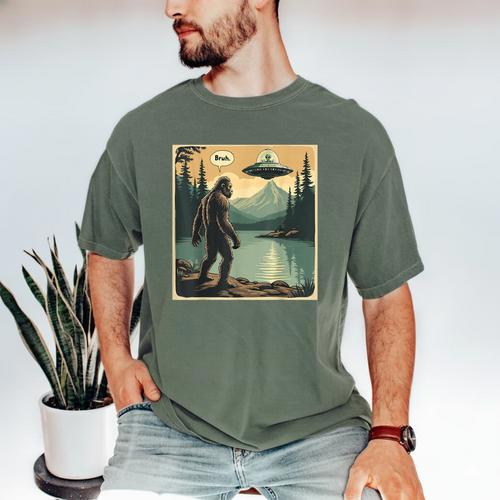 Bigfoot Sasquatch Alien Spaceship UFO Introvert Bruh Men's Comfort Colors T-Shirt - Raresse
