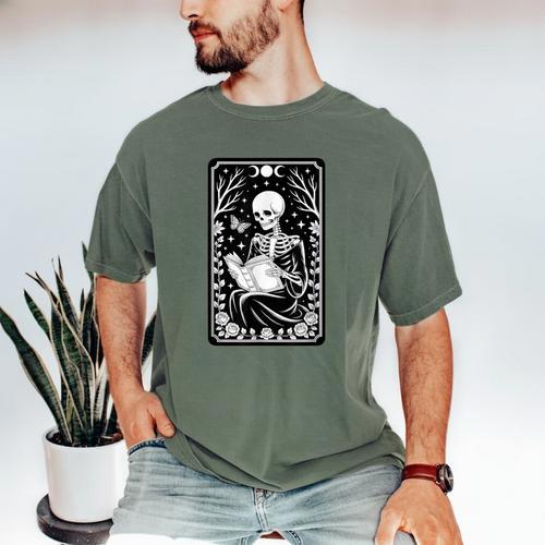 Book Lover The Reader Tarot Card Skeleton Reading Men's Comfort Colors T-Shirt - Bookorys