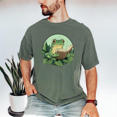 Cottagecore Frog Reading a Book Men's Comfort Colors T-Shirt - Bookorys CA