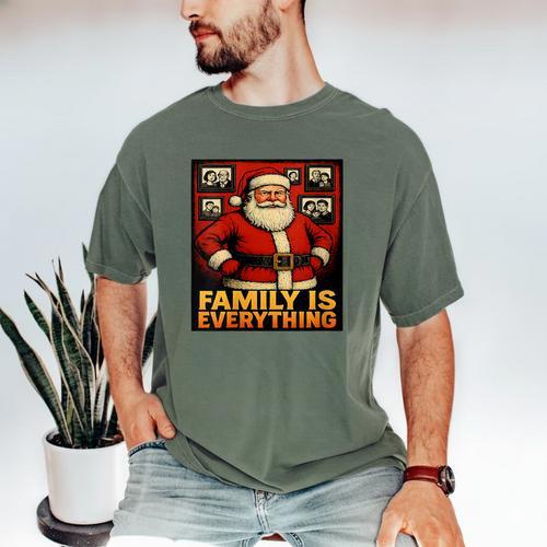 Family Christmas Retro Santa Holiday Nostalgia Vibes Men's Comfort Colors T-Shirt - Figerry